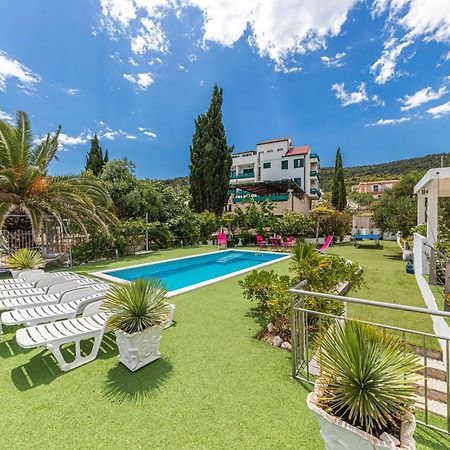 Villa Unique Sur La Plage Pour Des Vacances Inoubliables En Famille Ou Entre Amis Pour 10 Personnes Slatine Exterior photo
