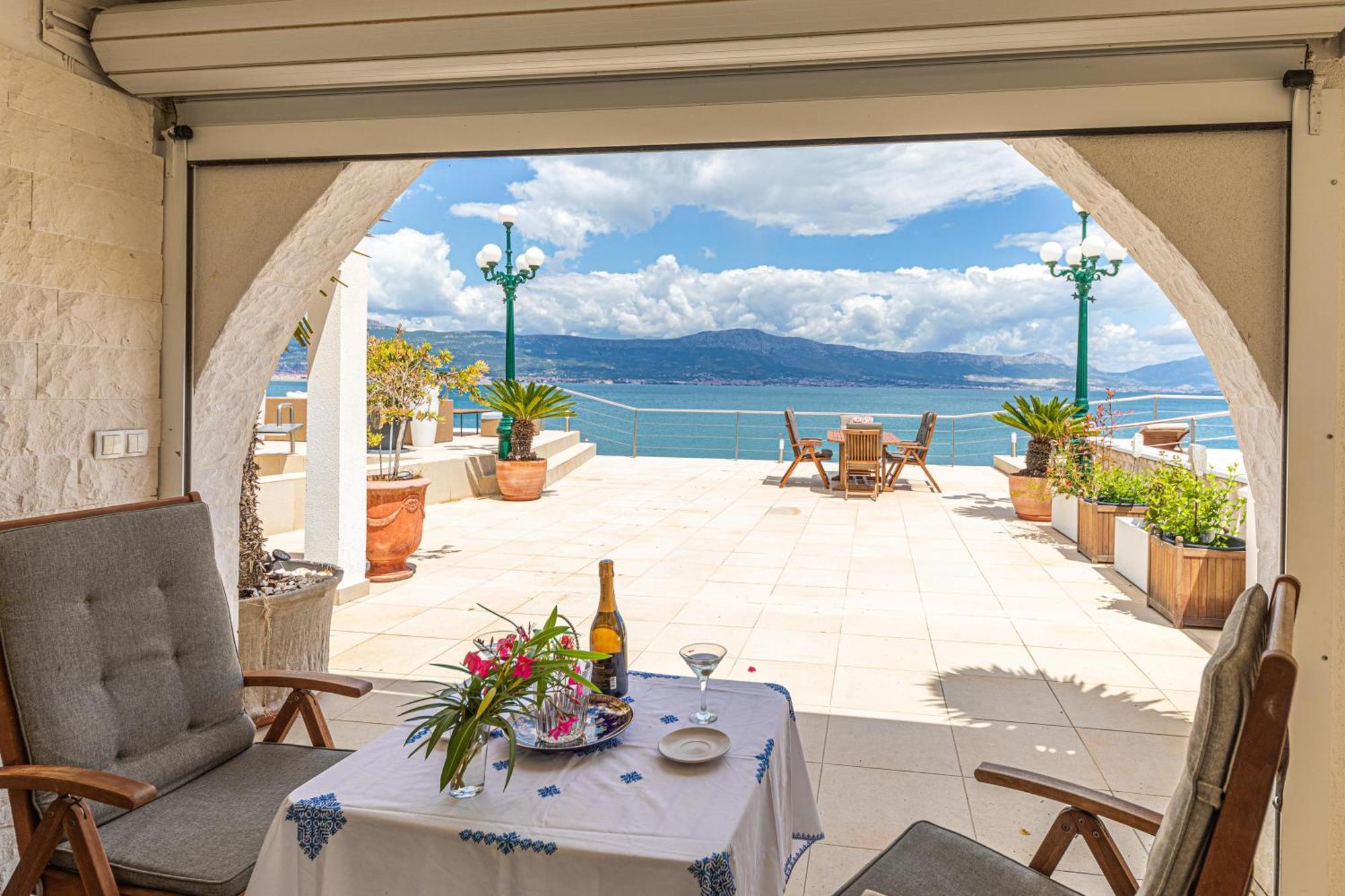 Villa Unique Sur La Plage Pour Des Vacances Inoubliables En Famille Ou Entre Amis Pour 10 Personnes Slatine Exterior photo