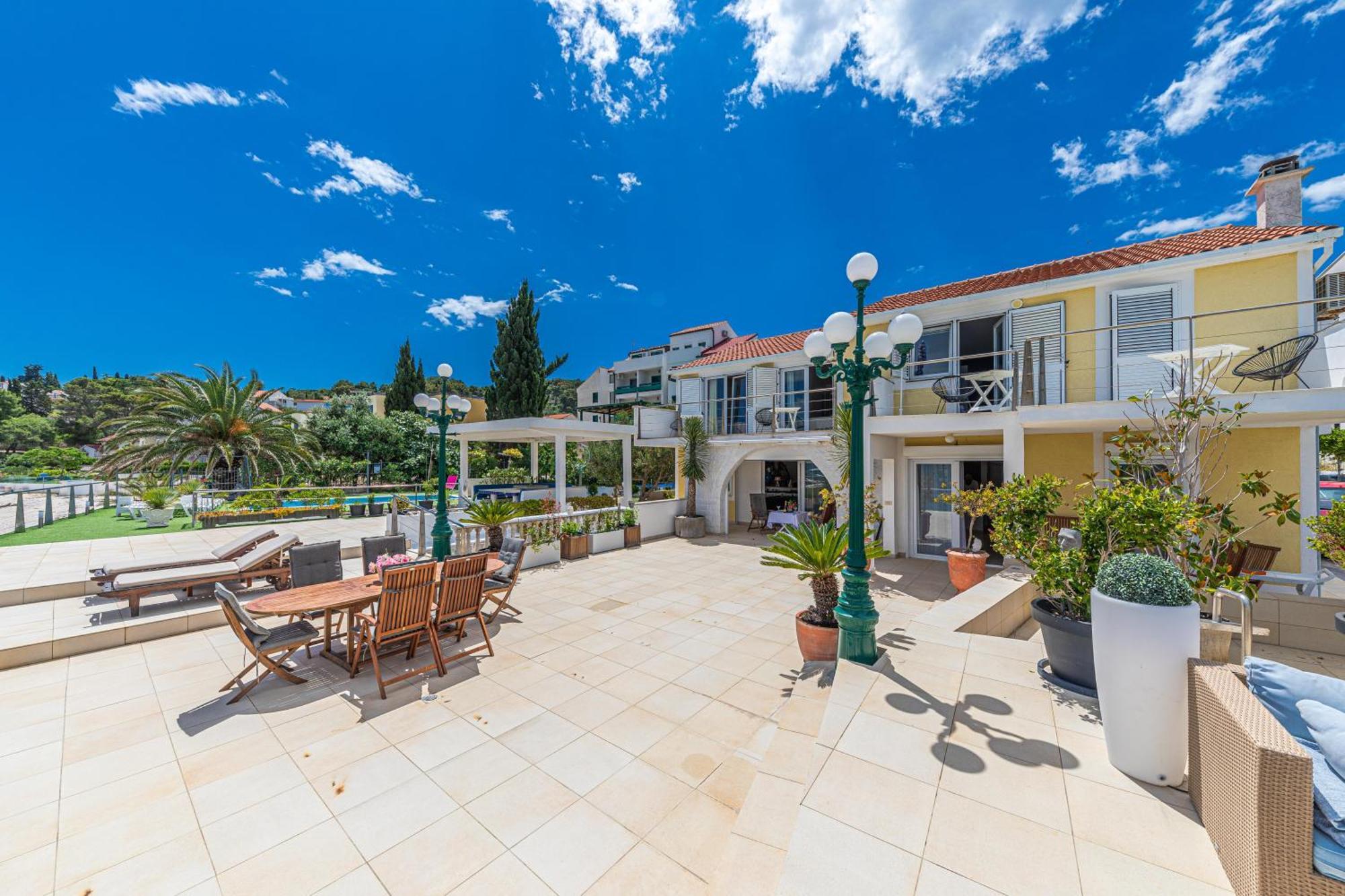Villa Unique Sur La Plage Pour Des Vacances Inoubliables En Famille Ou Entre Amis Pour 10 Personnes Slatine Exterior photo